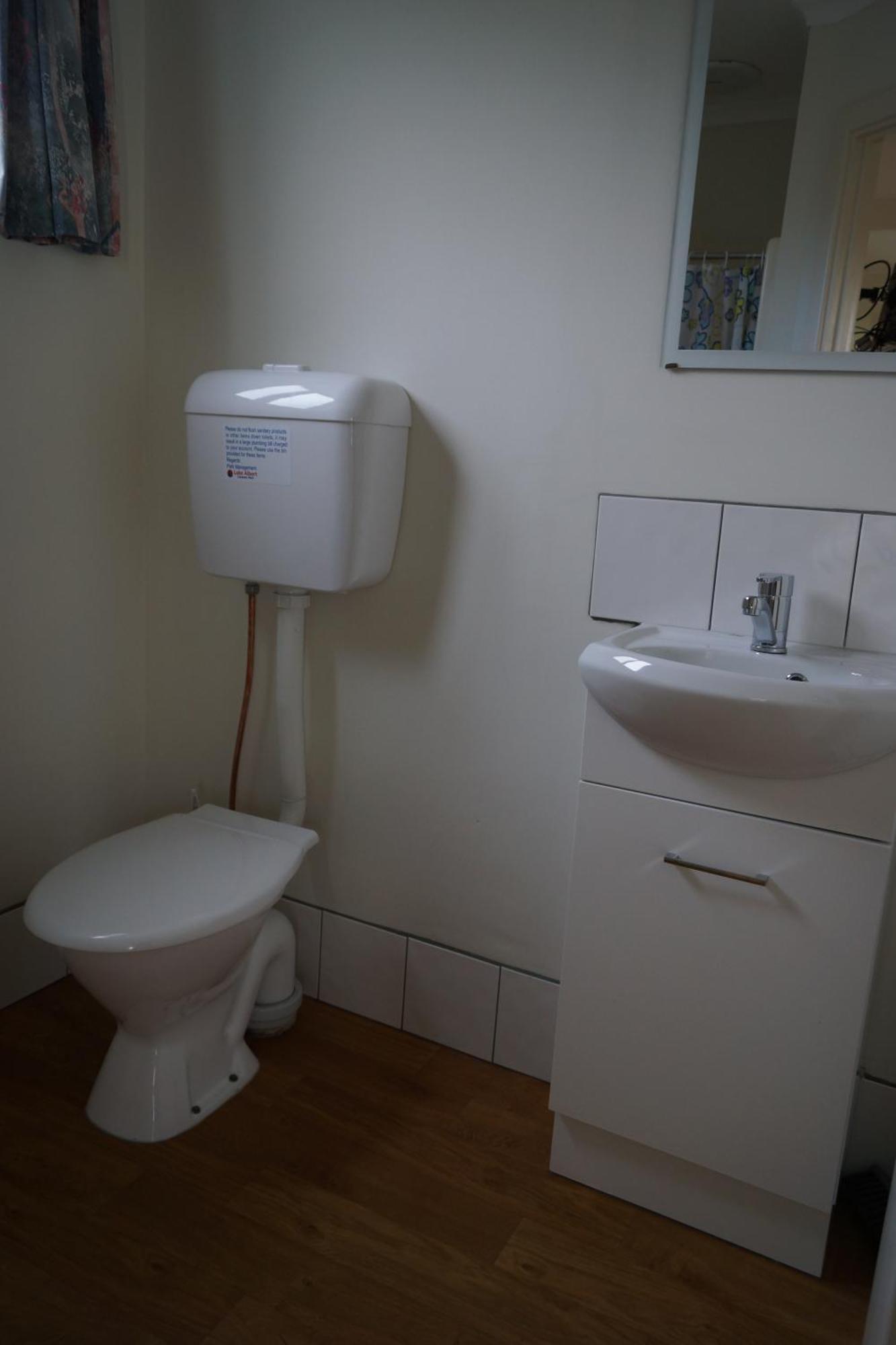 Lake Albert Caravan Park Hotel Meningie Room photo