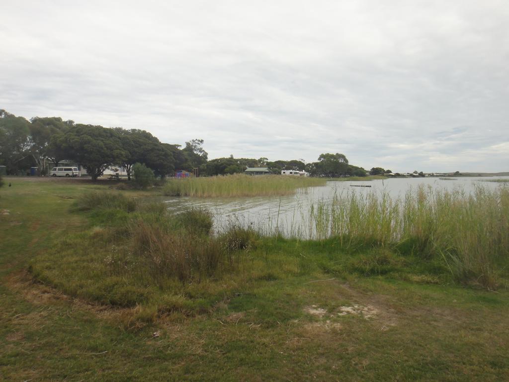 Lake Albert Caravan Park Hotel Meningie Exterior photo