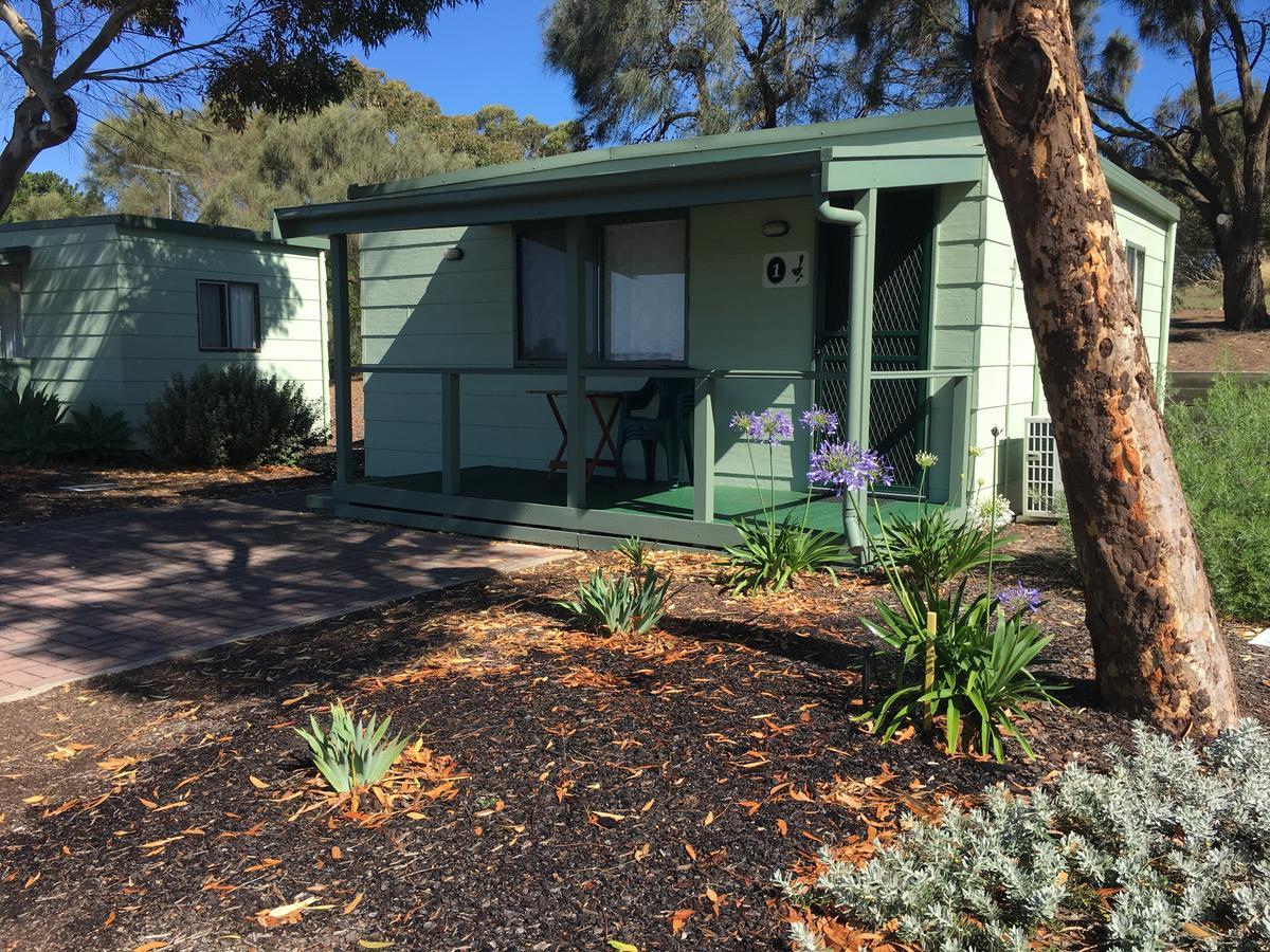 Lake Albert Caravan Park Hotel Meningie Exterior photo