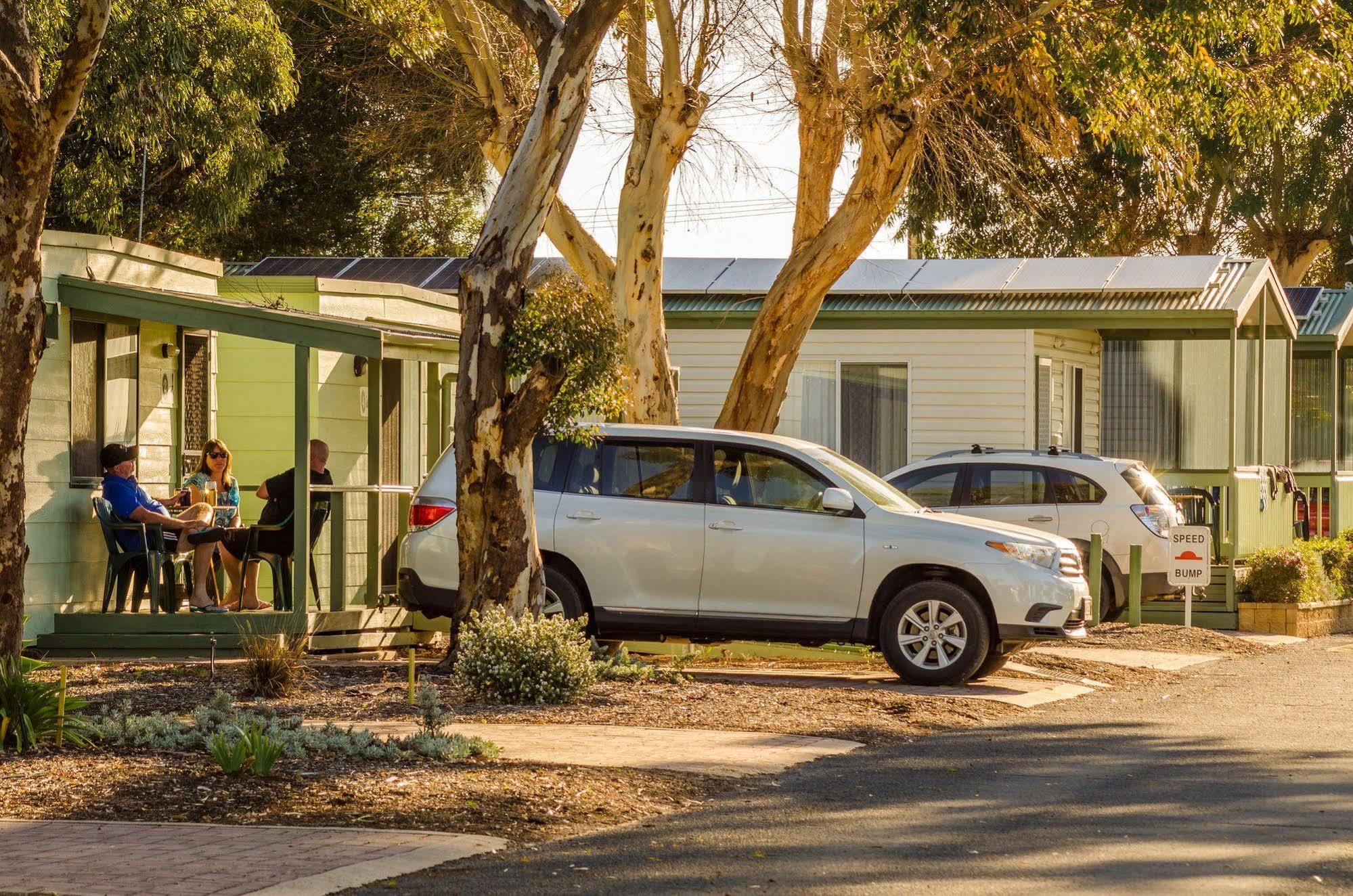 Lake Albert Caravan Park Hotel Meningie Exterior photo