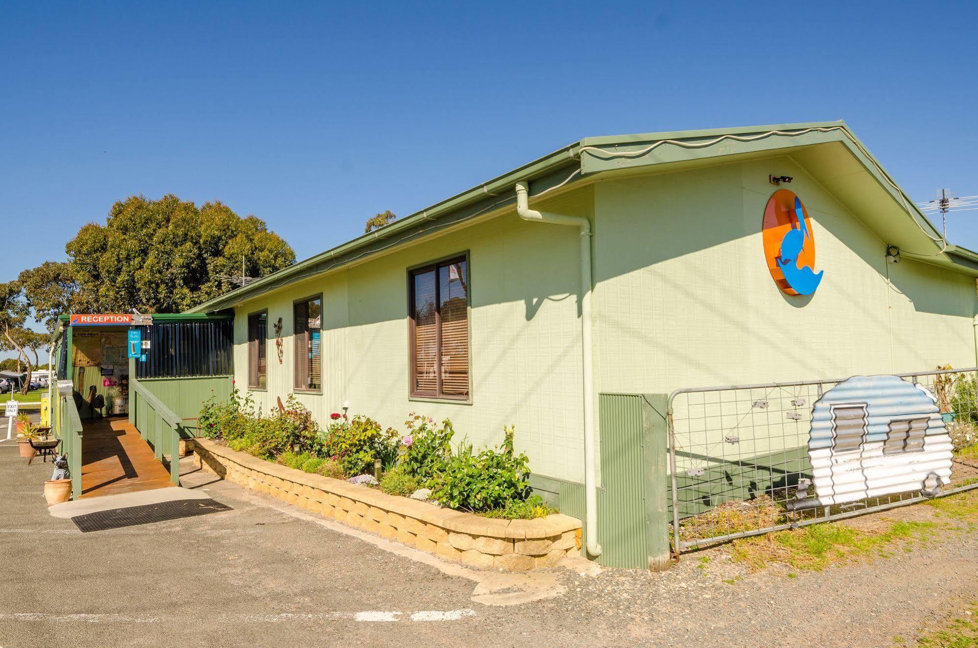 Lake Albert Caravan Park Hotel Meningie Exterior photo