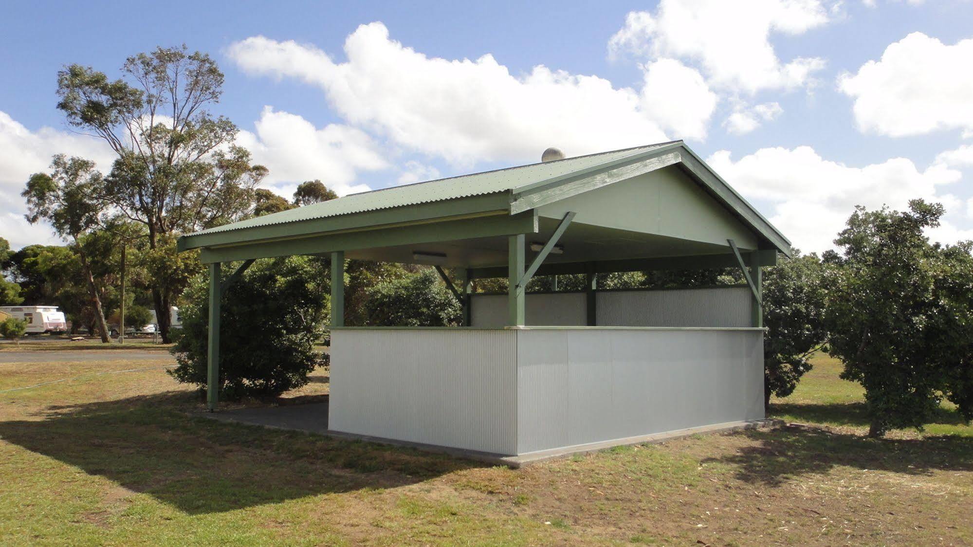 Lake Albert Caravan Park Hotel Meningie Exterior photo